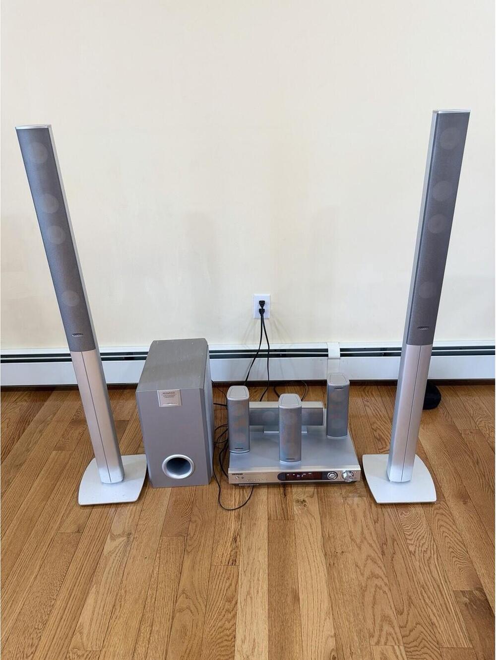 Kenwood VRS-7100 5.1 Home Theater Sound System W/subwoofer & Tower Speaker - Picture 10 of 15